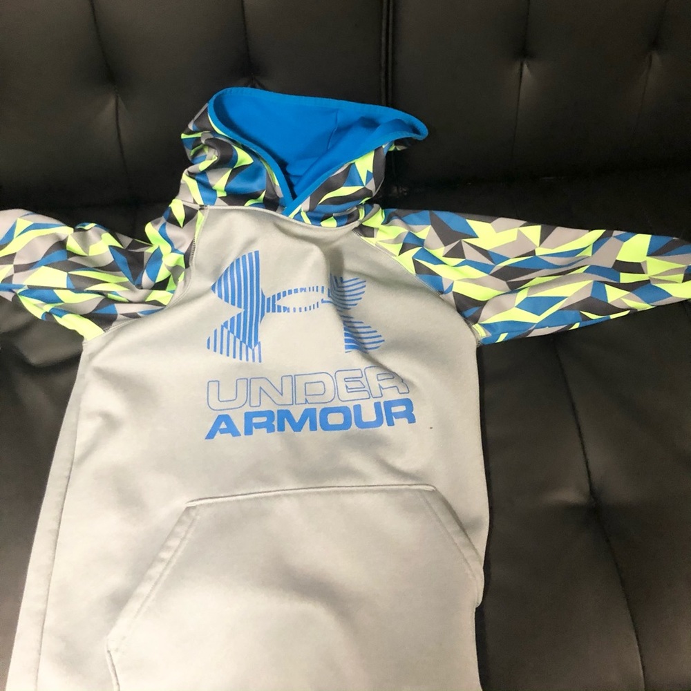 Used under armor pull on hoodie boys size large
